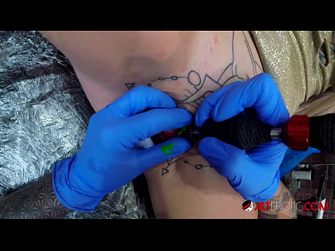 ❤️ Ekstremt tatoveret hottie Sully Savage fik en tatovering på sin klitoris ️❌ Porno vk at da.cassino-vulkan646.ru ️